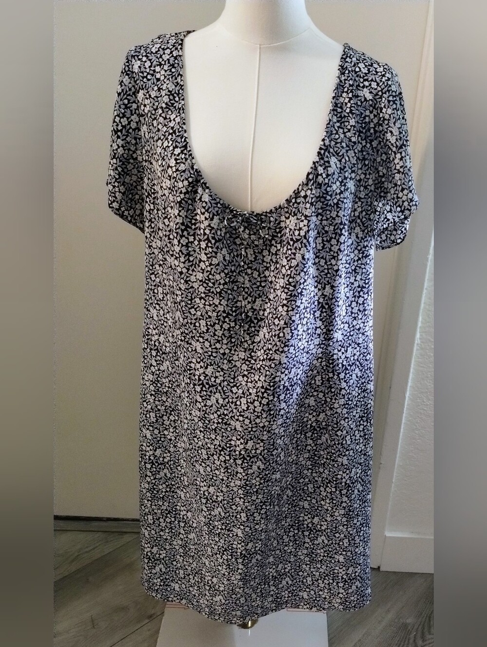 Venezia Black and White Floral Scoop Neck Dress